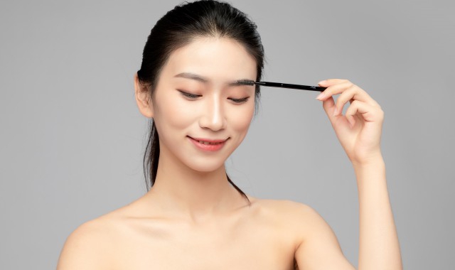 初学化妆怎样画眉毛 初学化妆画眉毛的方法