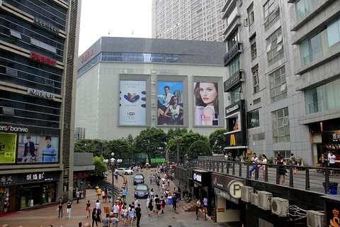 观音桥步行街(Guanyinqiao Pedestrian Street)