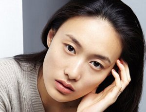 【图】陈冠希恋情曝光 秦舒培内双眼一样魅惑诱人