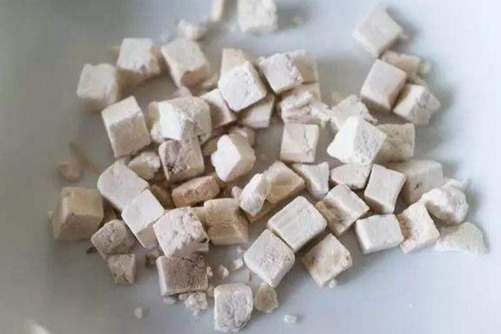 茯苓价格多少钱一斤，茯苓的真假鉴别方法