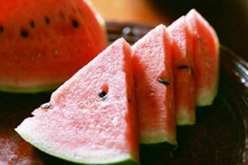 1个西瓜等于6碗米饭是真的吗？西瓜的热量真有那么高