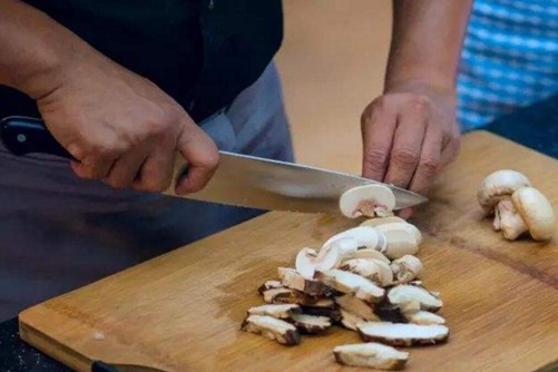 洋菇的吃法介绍 洋菇这样吃爽滑可口，吃了还想吃