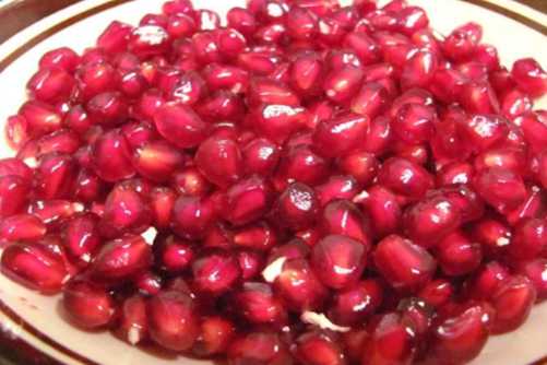 石榴怎么剥皮？这样轻松剥石榴，不流汁不脏手